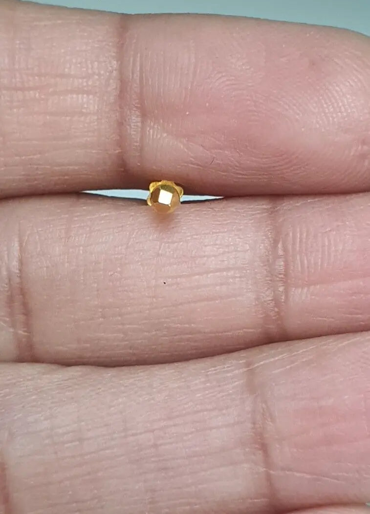 22ct Yellow Gold Plain Gold Diamond Cut design Nose Stud 2.8 MM