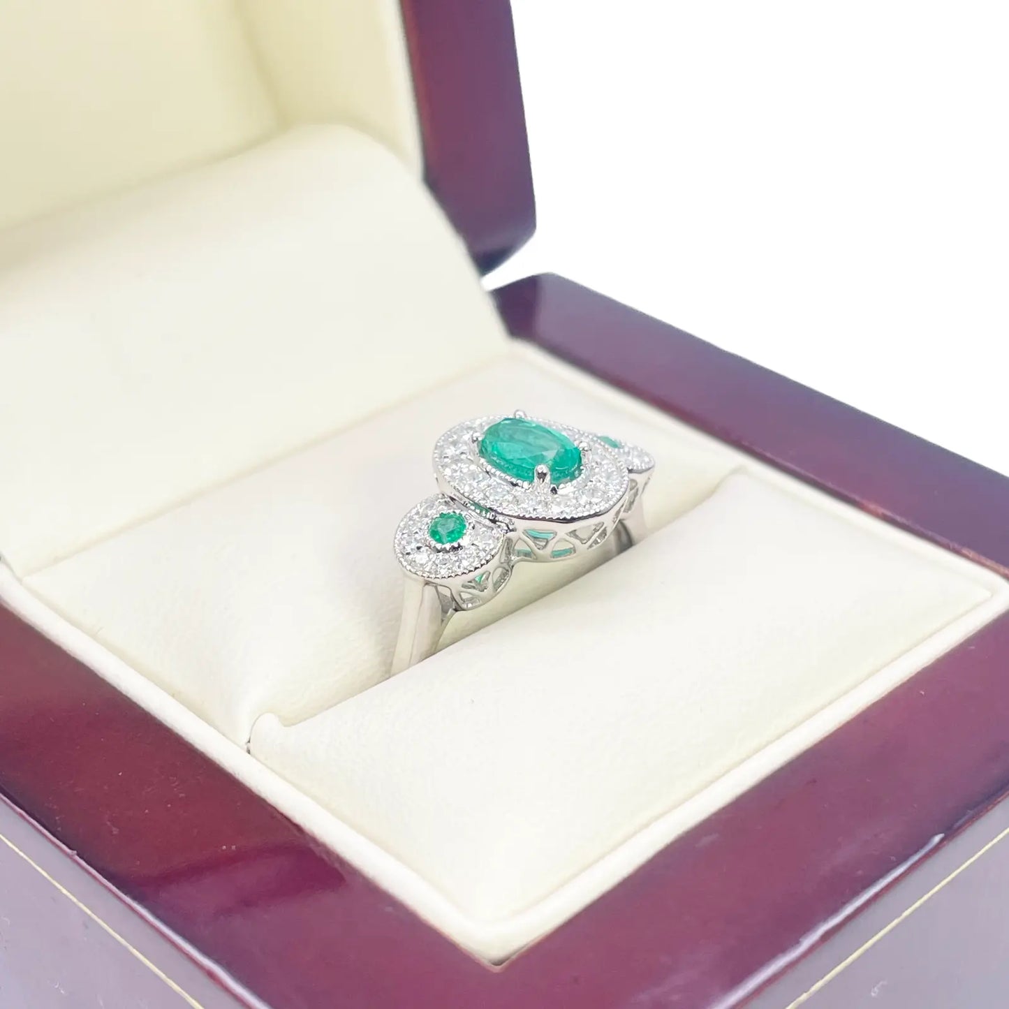 18ct Gold Natural Emerald Diamond Ring Round & Oval Cut 0.80ct  Diamond Ring