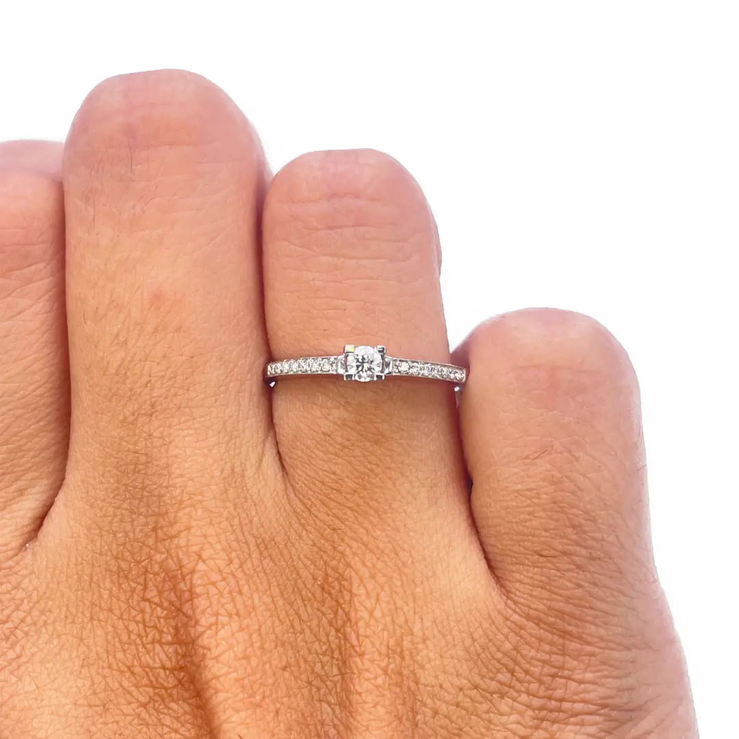 18ct White Gold Round Cut Diamond Engagement Ring 0.15 carats  Diamond Ring