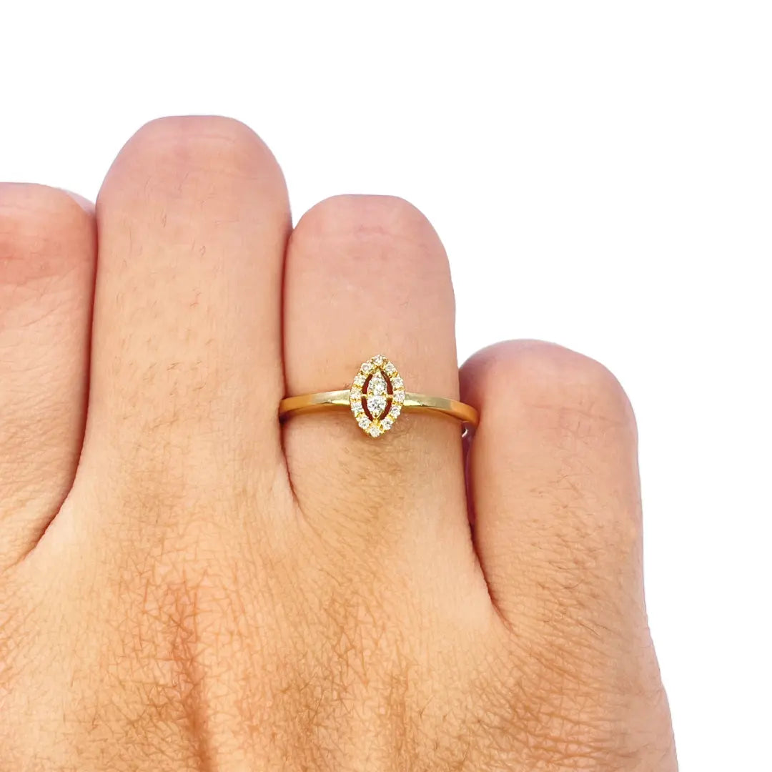 18ct Yellow Gold Natural Round Diamond Fancy Oval Ring 0.10ct  Diamond Ring