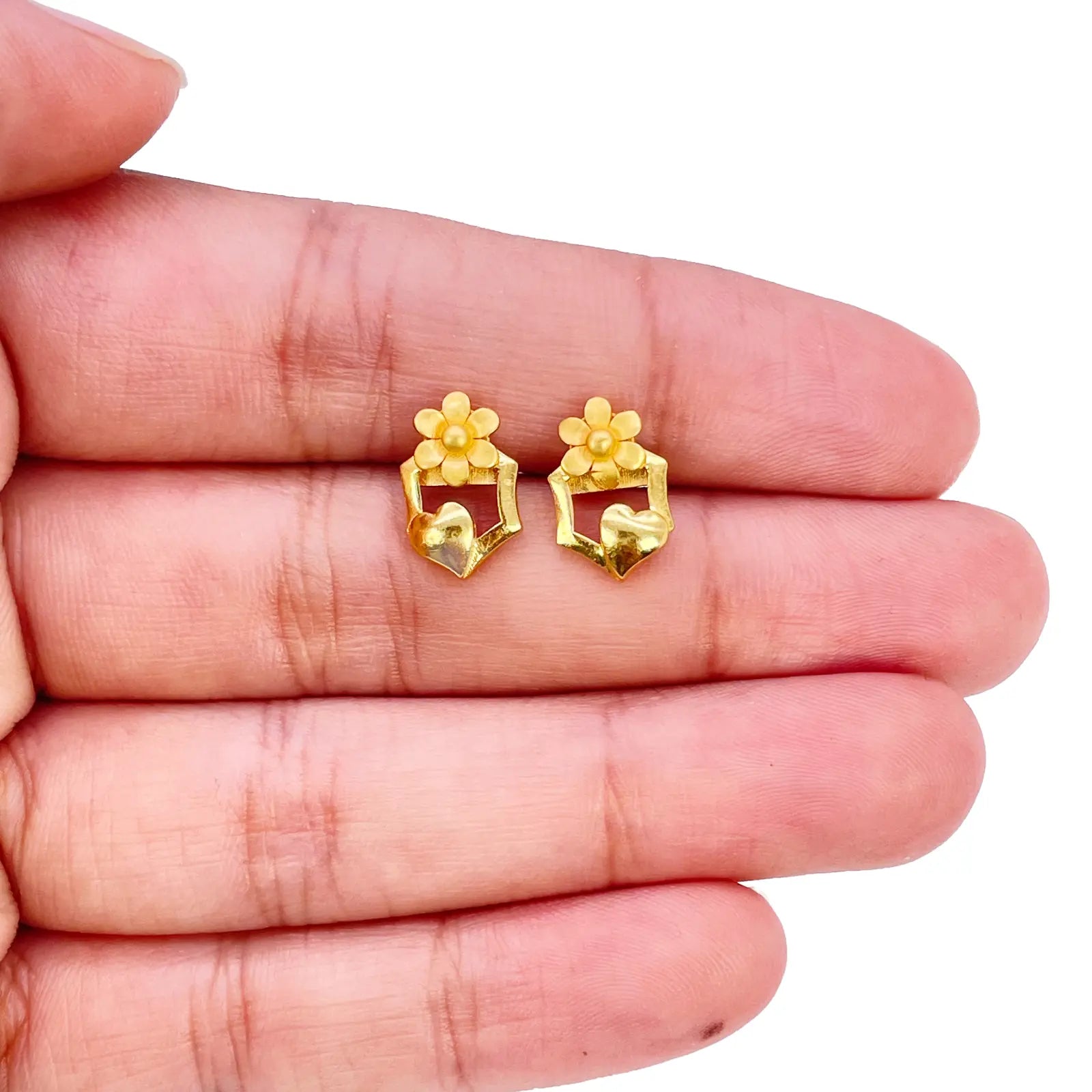 22ct Yellow Gold High Polished Floral Heart Cut Out Pendant Earring Set  Jewelry Set