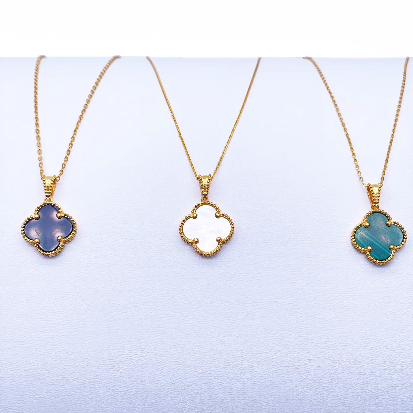 22ct Yellow Gold Leaf Pendant & Chain Necklace 16 Inches 