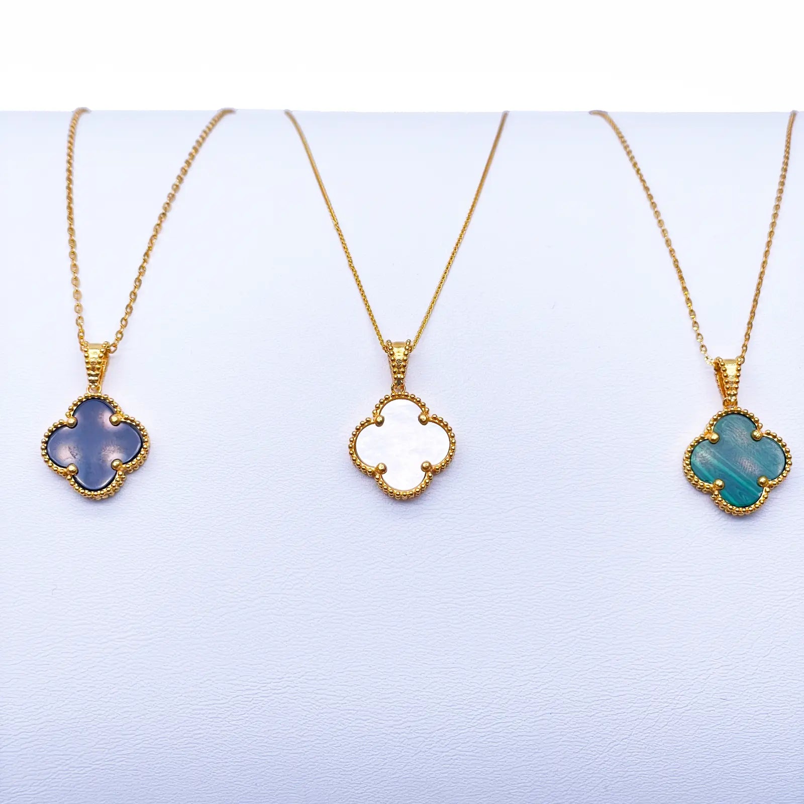 22ct Yellow Gold Leaf Pendant & Chain Necklace 16 Inches 