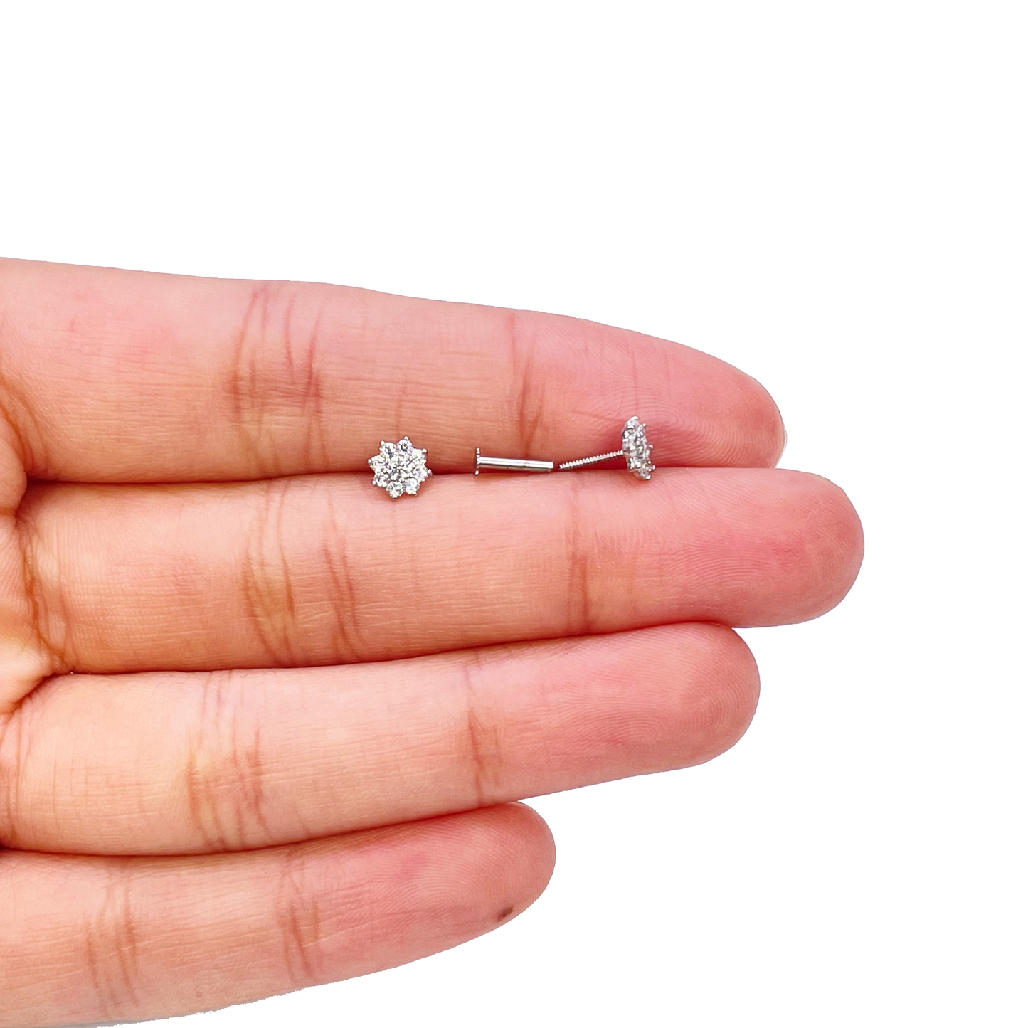 18 Karat Weißgold Wunderschöne Ohrringe für Kinder mit achtblättrigem Blumenmuster und Zirkonia, 5,5 mm Länge