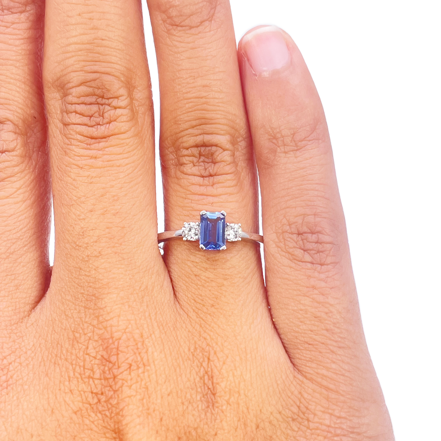18 Karat Gold Saphir Diamant Ring Natur Rund & Smaragdschliff Drei-Stein 0,80 Karat