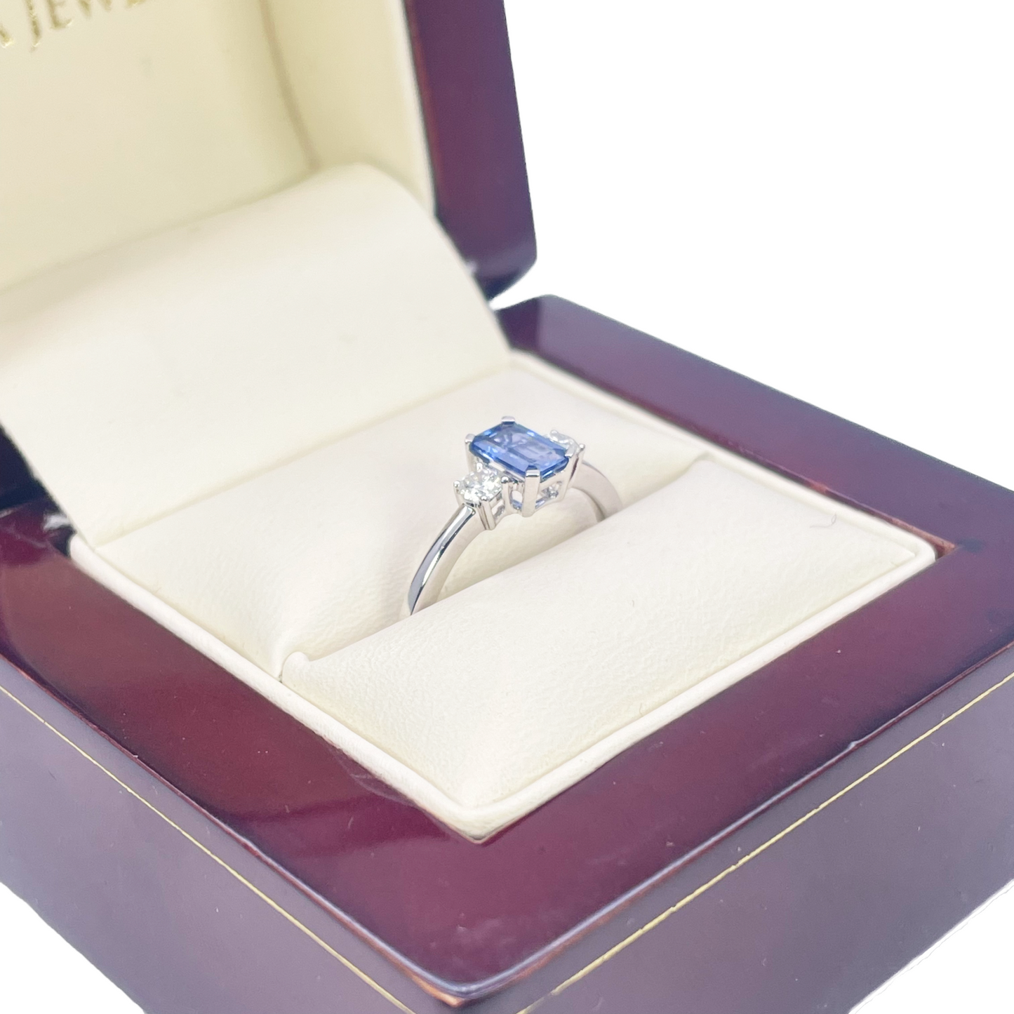 18 Karat Gold Saphir Diamant Ring Natur Rund & Smaragdschliff Drei-Stein 0,80 Karat