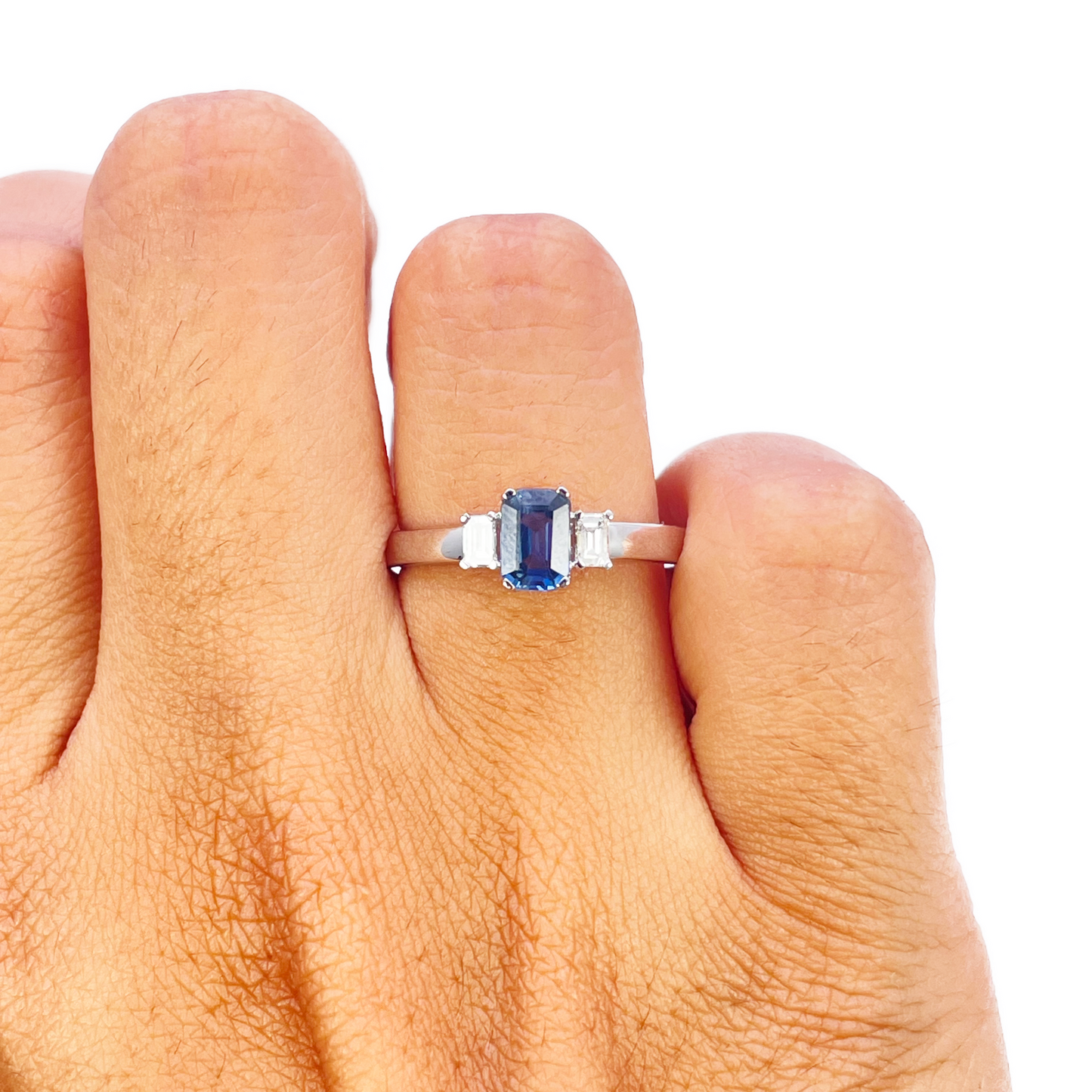 18 Karat Gold Saphir Diamant Ring Natürlicher Baguette- & Smaragdschliff 0,86 Karat
