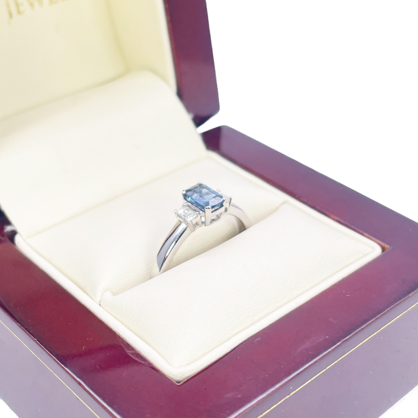18 Karat Gold Saphir Diamant Ring Natürlicher Baguette- & Smaragdschliff 0,86 Karat