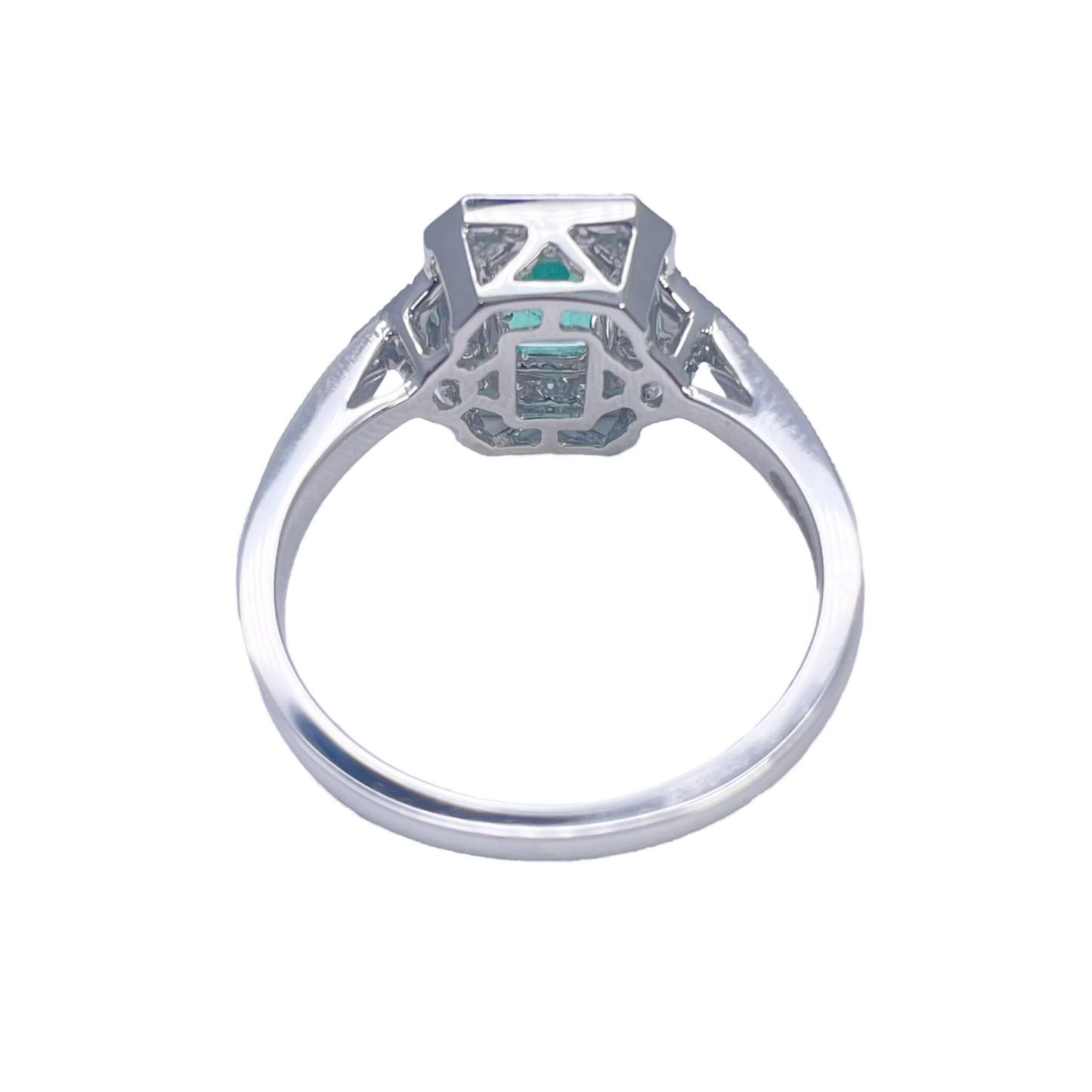 18 Karat Gold Ring mit Natur-Smaragd, Diamanten im Rund- und Smaragdschliff, 0,80 Karat