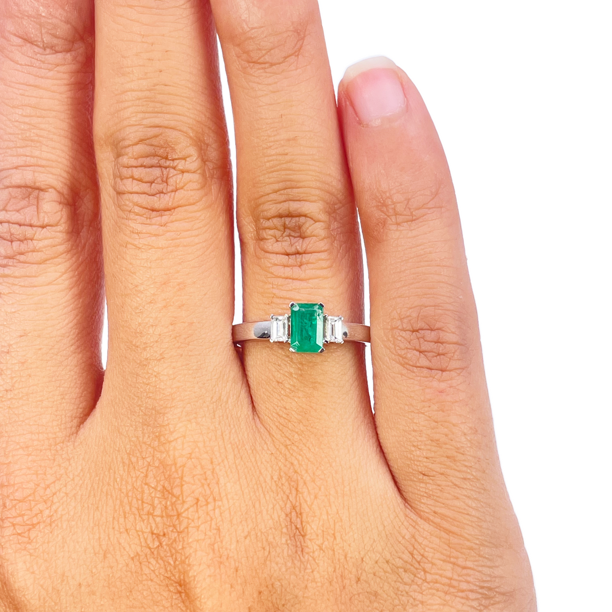 18 Karat Gold Smaragd Diamant Ring Natürlicher Baguette- & Smaragdschliff 0,75 Karat