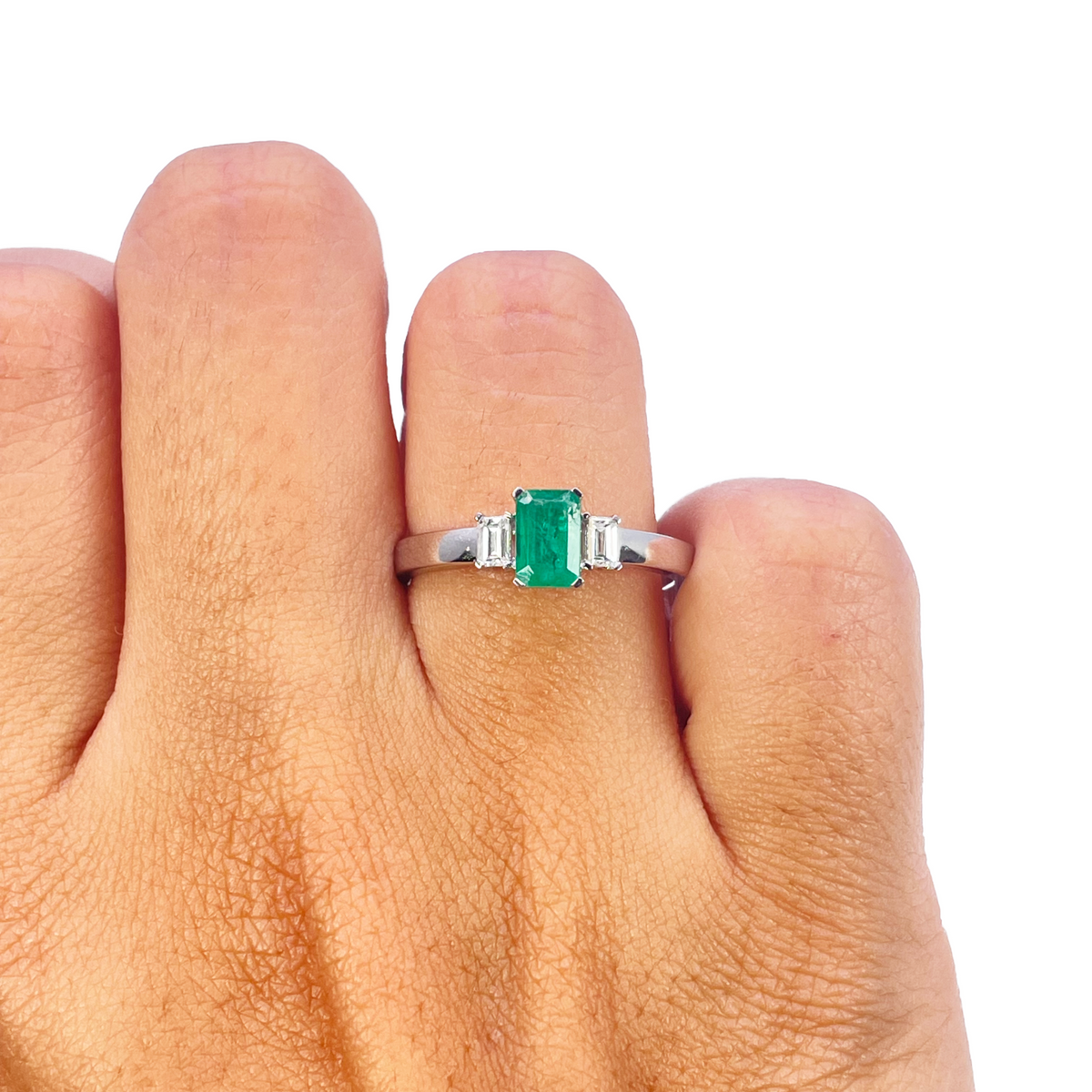 18 Karat Gold Smaragd Diamant Ring Natürlicher Baguette- & Smaragdschliff 0,75 Karat