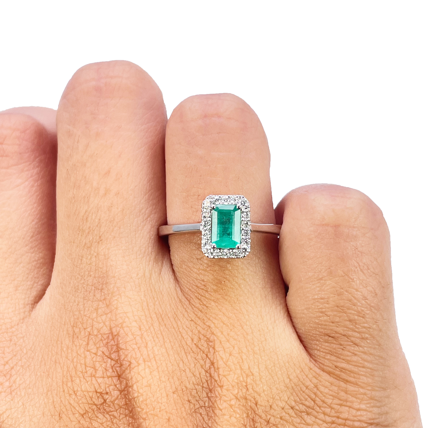 18 Karat Gold Ring mit natürlichem Smaragd, Diamant-Halo, runder und Smaragdschliff 0,70 Karat