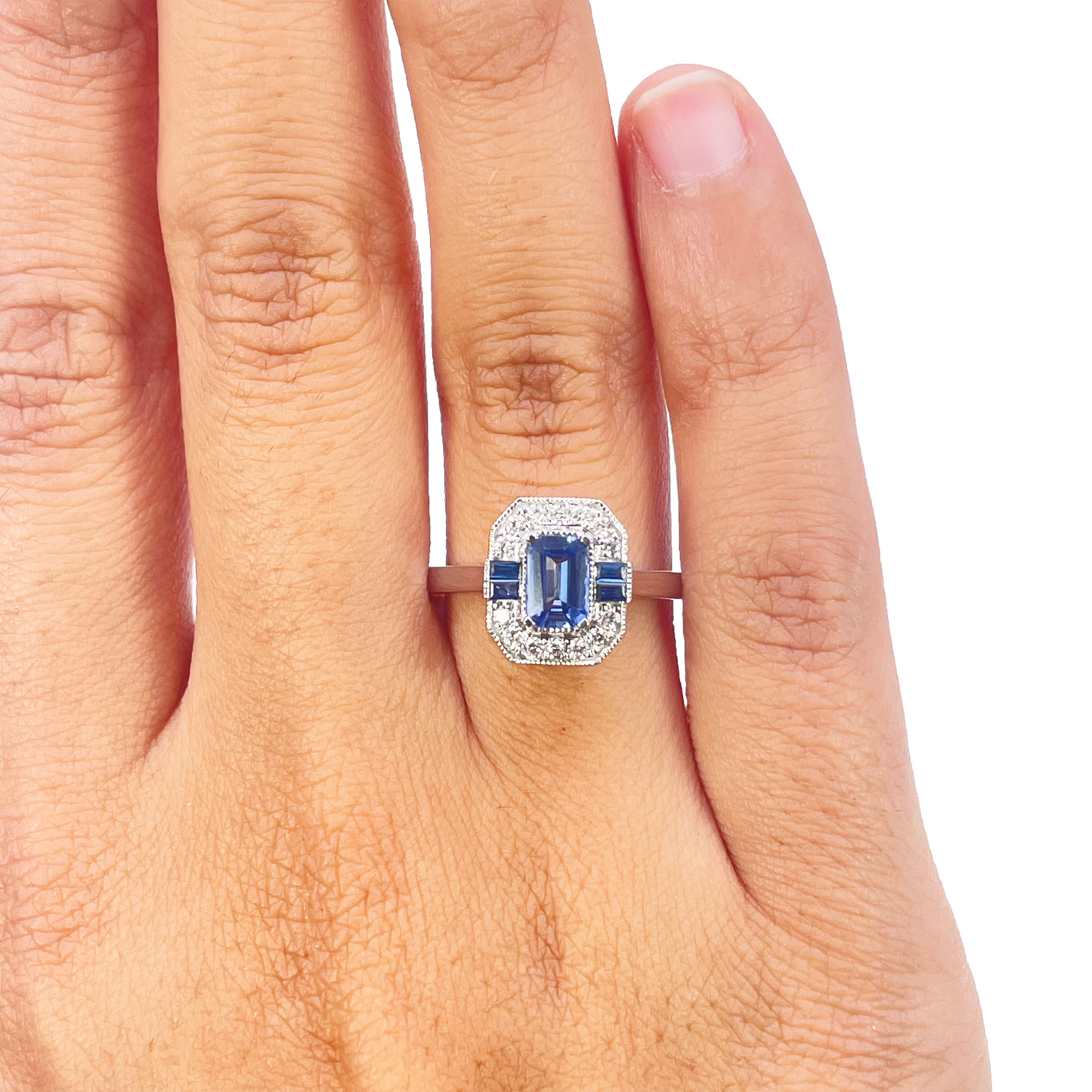 18 Karat Gold Saphir-Diamant-Halo-Ring, rund & Smaragd-Schliff, 1.00 Karat