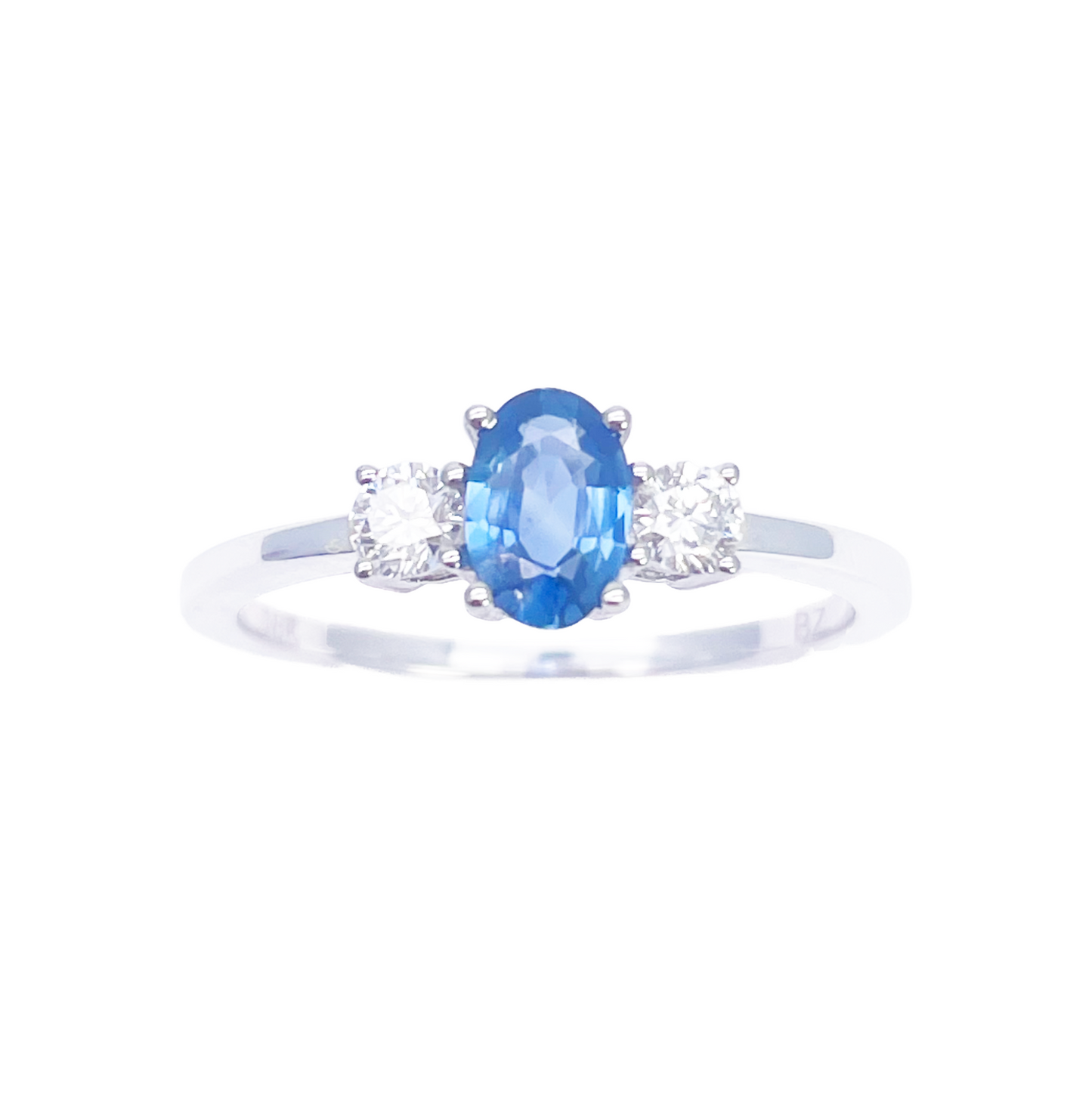 18 Karat Gold Saphir Diamant Ring Drei-Steine Rund & Oval Schliff 0.65 Karat