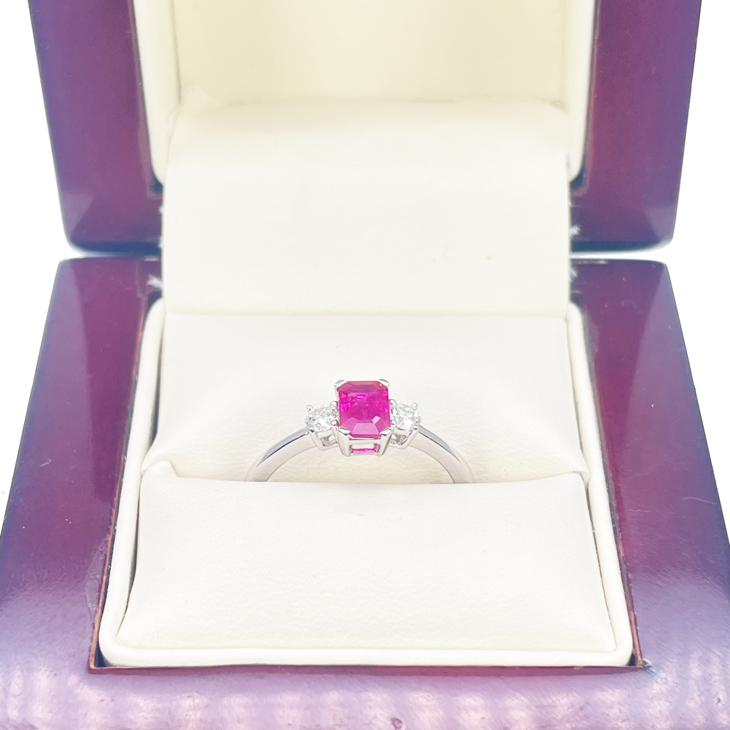 18 Karat Gold Rubin Diamant Ring Natürlicher runder & Smaragdschliff Dreistein 0,75ct