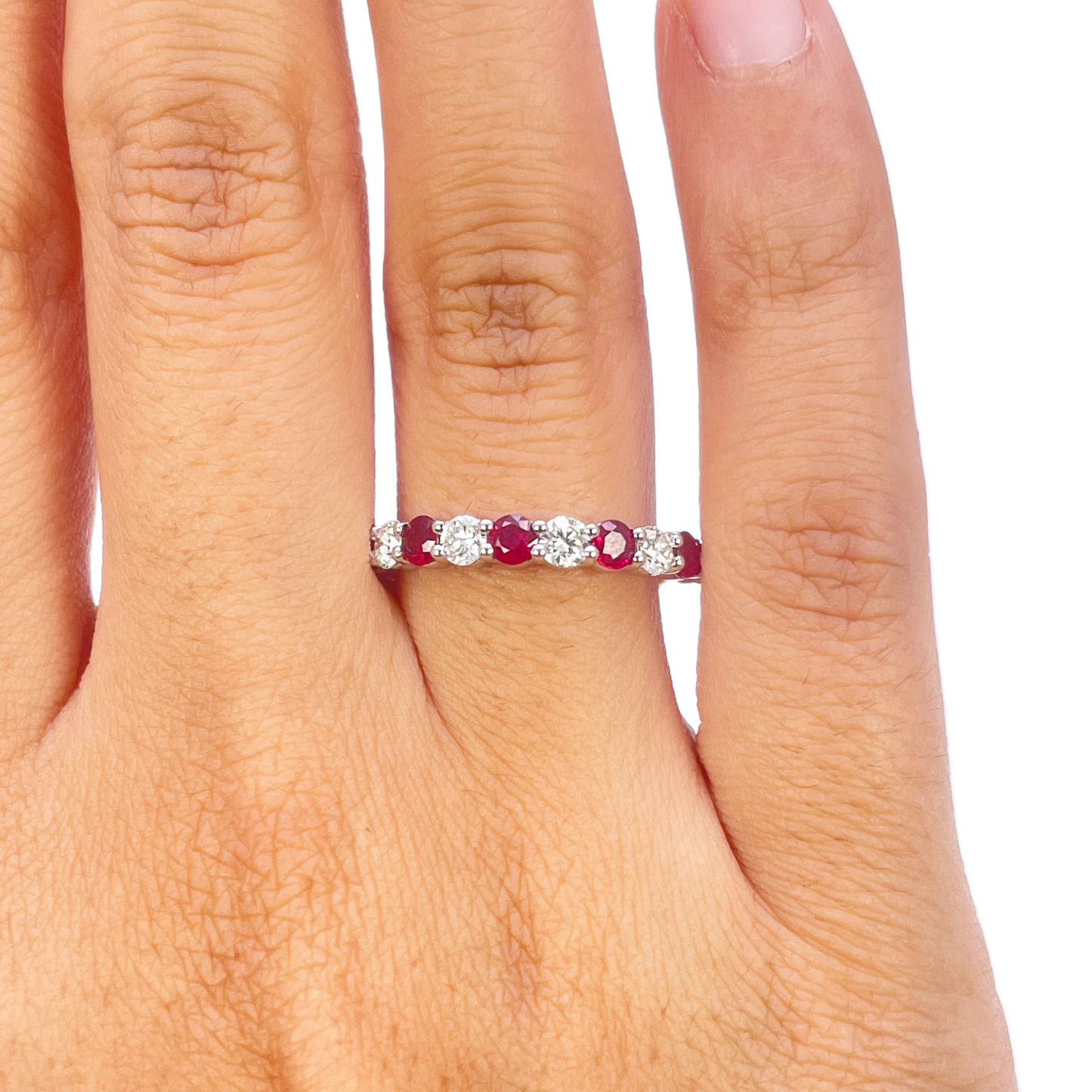 18 Karat Gold Natürlicher Runder Diamant & Rubin Halb-Eternity Stapelring 1,05 Karat