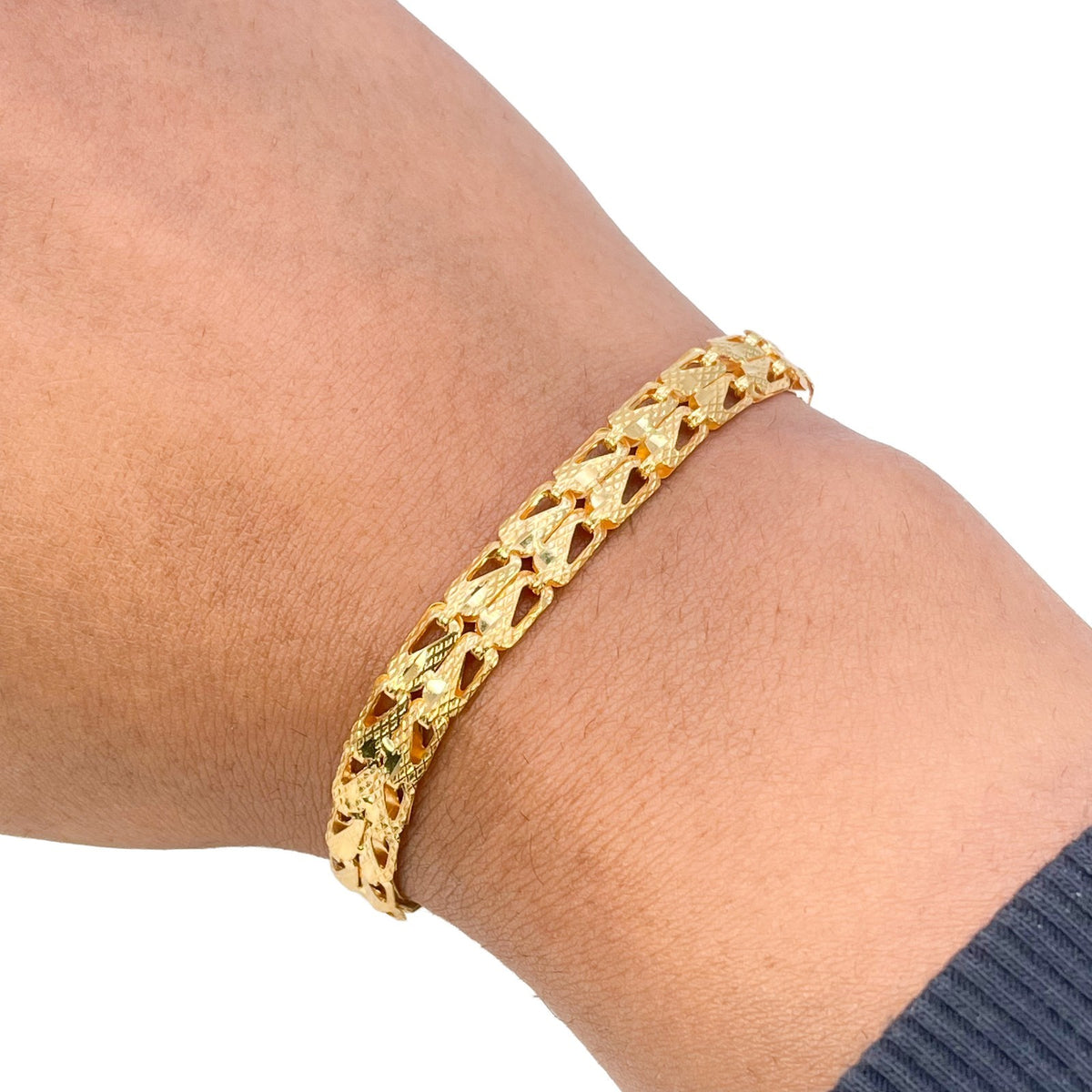22ct Yellow Gold Lightweight Diamond Cut Openwork Bracelet