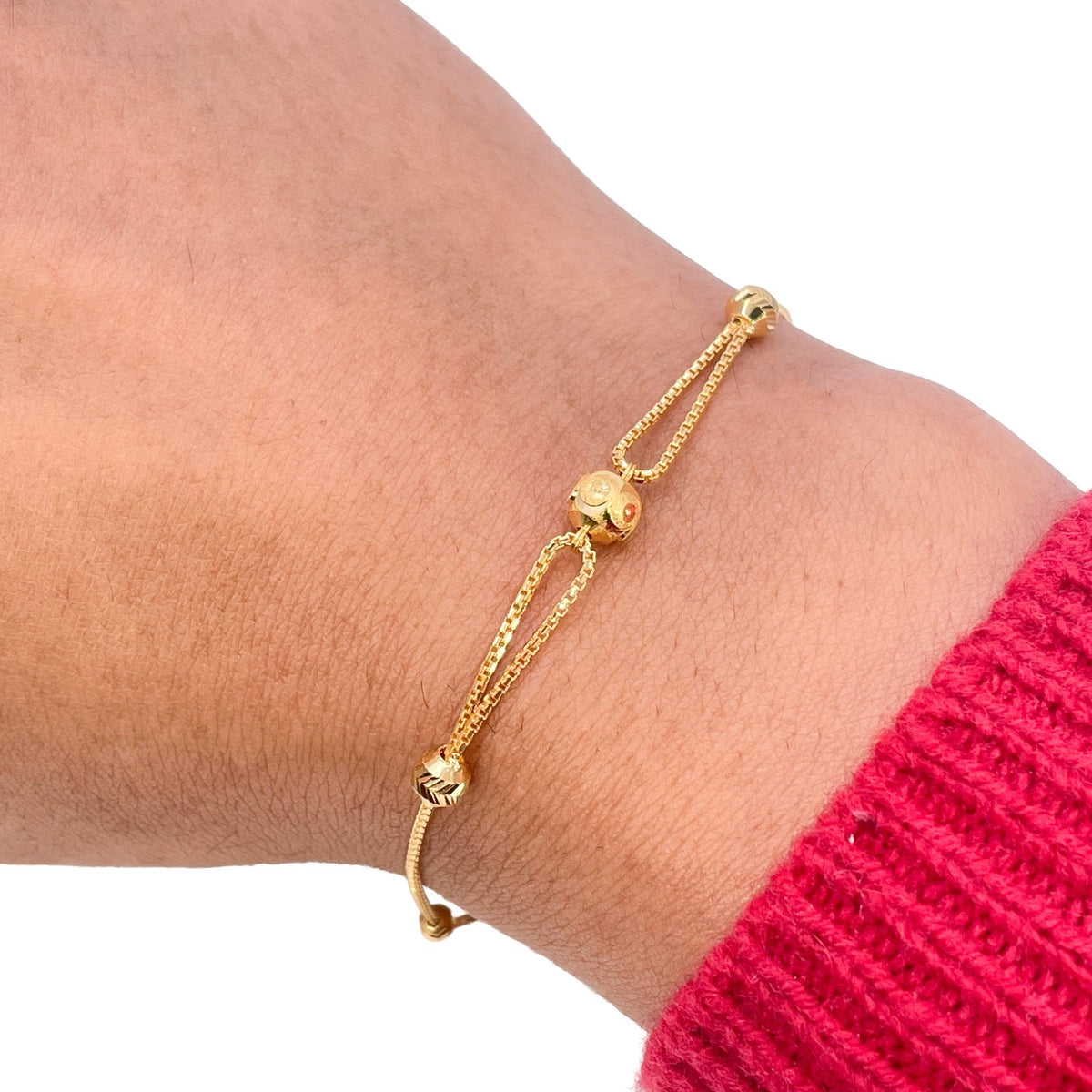Close-up of 5.2mm diamond cut gold bead on 22ct yellow gold box chain bracelet