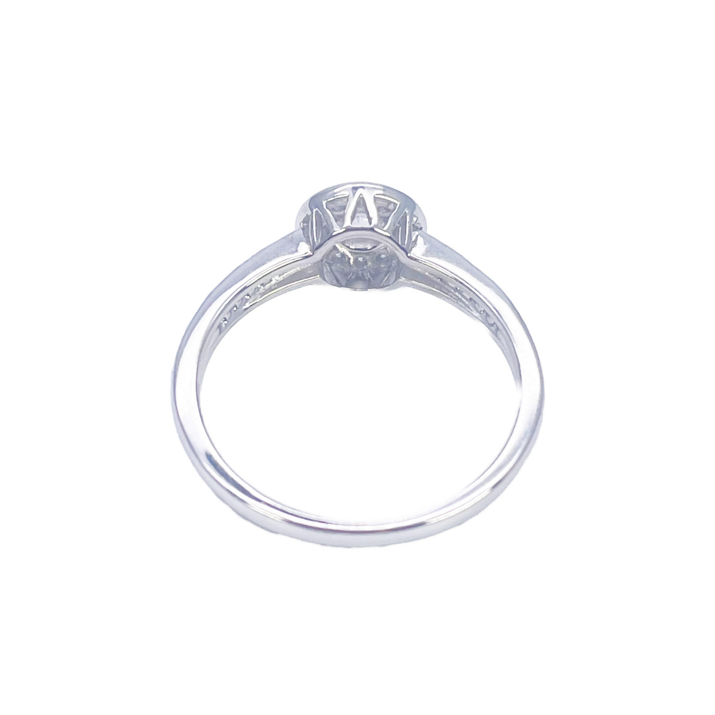 Ring 18 Karat Weißgold mit rundem, natürlichem Diamant-Pavé-Halo, 0,30 Karat