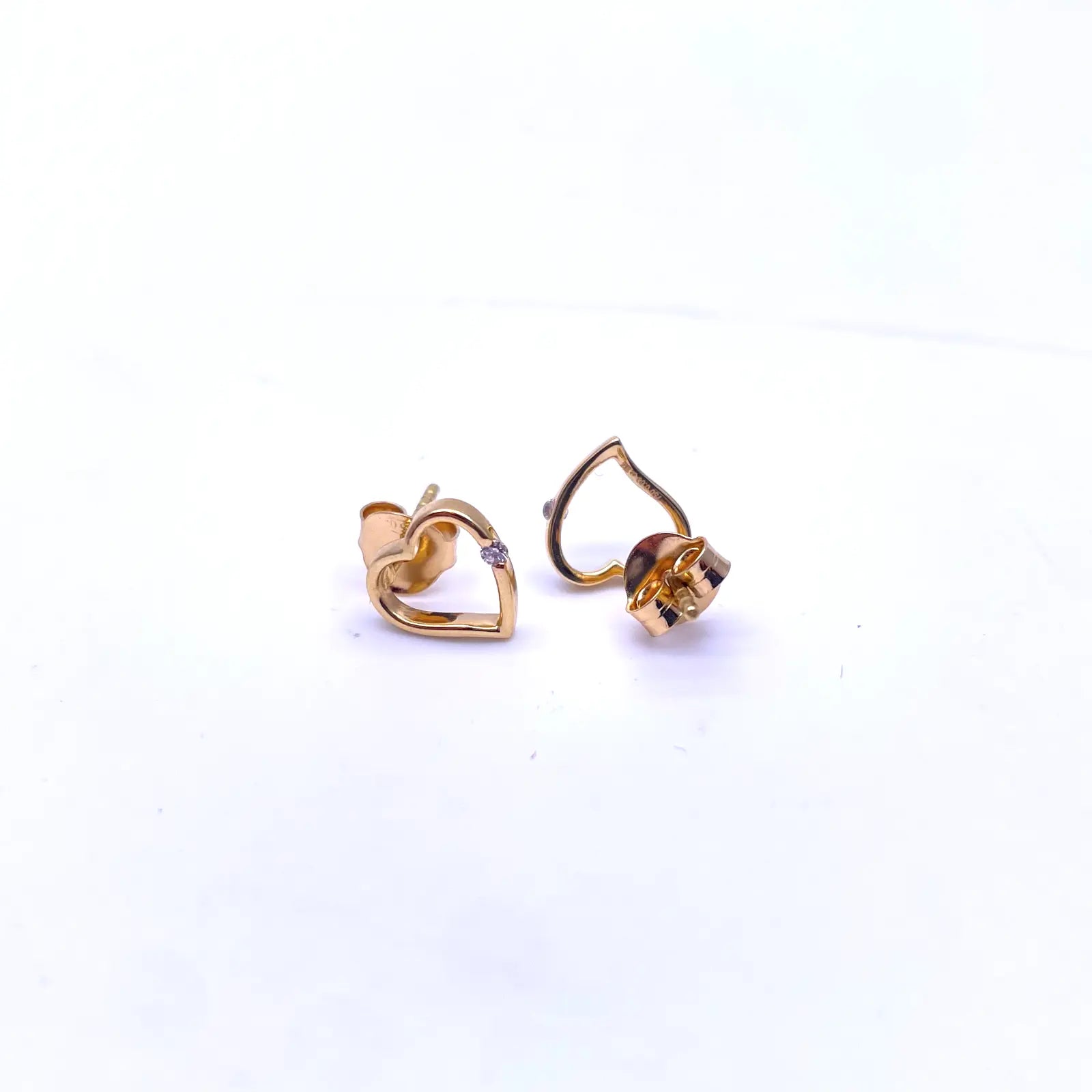 18ct Yellow Gold Round Diamond Heart Stud Earrings 0.04ct 